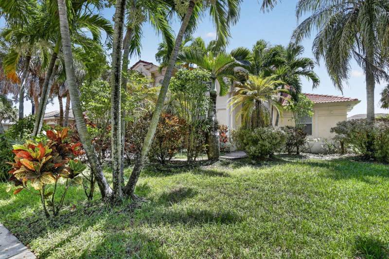 4 bedroom Single Family Residence at 13382 Lakepointe Circle, Country Glen, Cooper City — photo 3