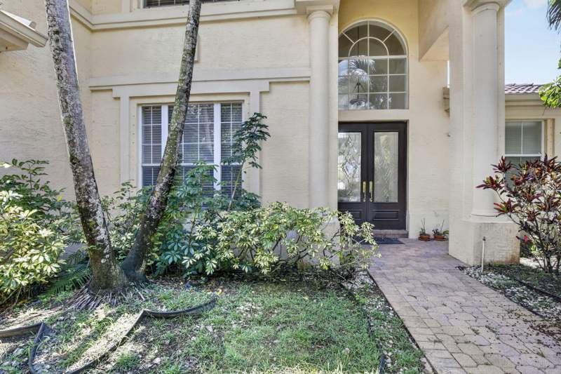 4 bedroom Single Family Residence at 13382 Lakepointe Circle, Country Glen, Cooper City — photo 4