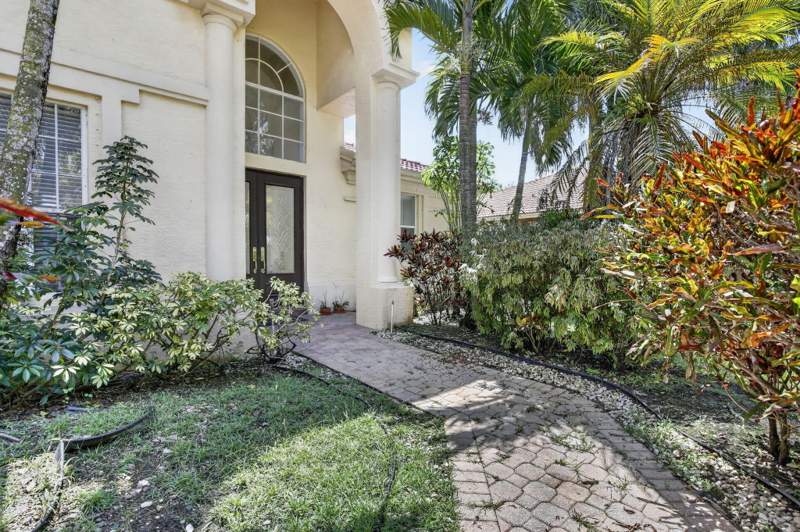 4 bedroom Single Family Residence at 13382 Lakepointe Circle, Country Glen, Cooper City — photo 5
