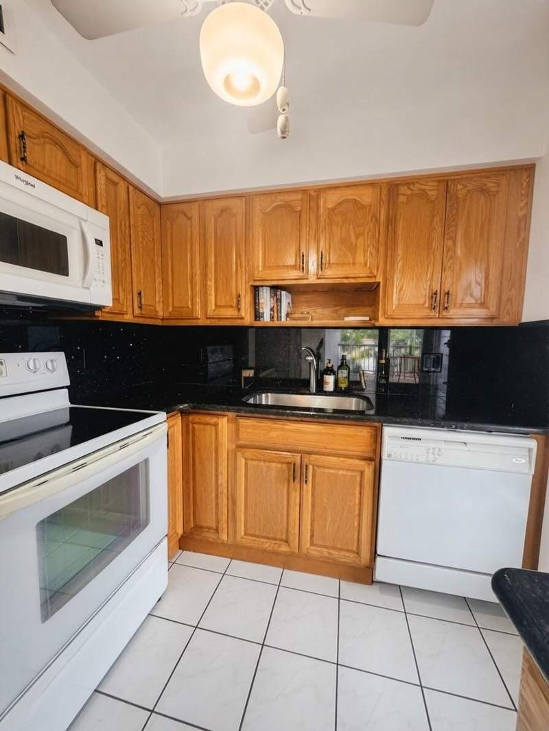 2 bedroom Condominium at 777 SE 2nd Avenue #213, Deerfield Lake Condominium, Deerfield Beach — photo 4