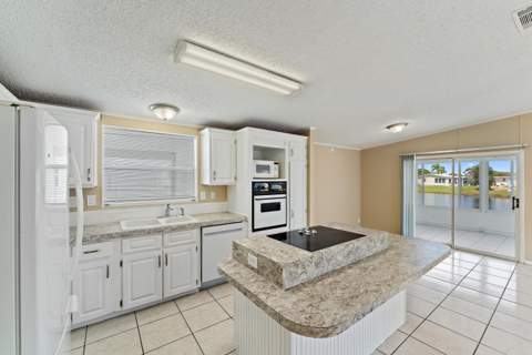 8479 Labelia Court, Port St. Lucie FL - photo 10 of 51