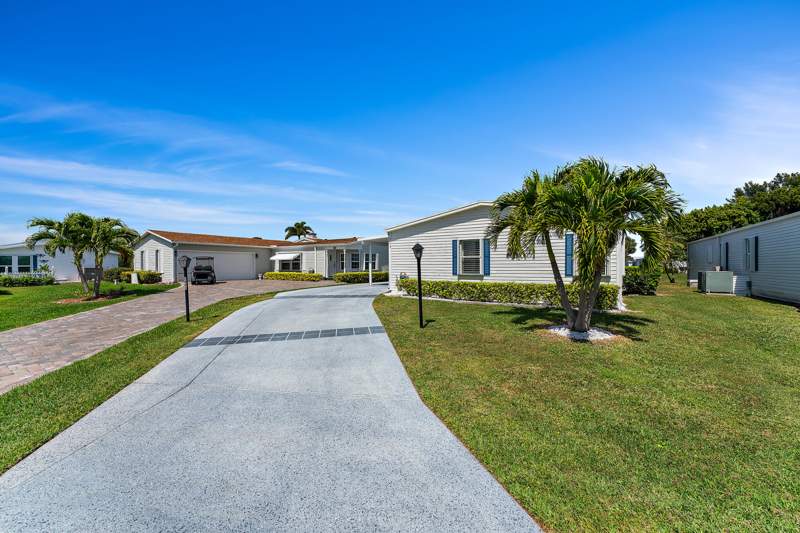 2 bedroom Manufactured Home at 8479 Labelia Court, Savanna Club Plat III, Port St. Lucie — photo 2