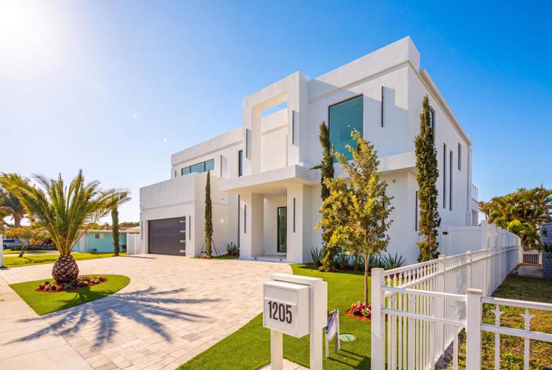 6 bedroom Single Family Residence at 1205 Avocado Isle, South New River Isles Sec, Fort Lauderdale — photo 2