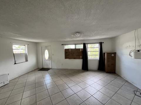 5671 NE 8TH Avenue, Oakland Park FL - photo 6 of 29