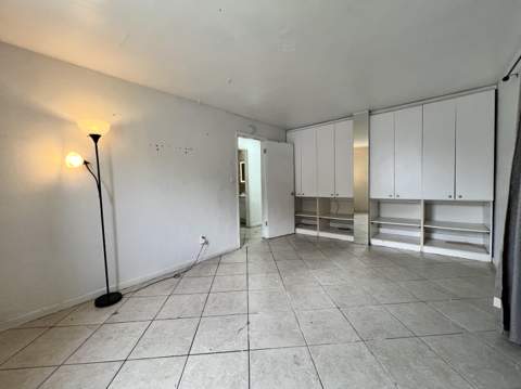 5671 NE 8TH Avenue, Oakland Park FL - photo 13 of 29