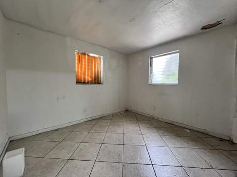 5671 NE 8TH Avenue, Oakland Park FL - photo 15 of 29