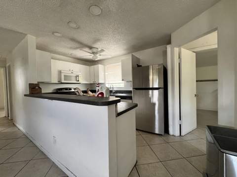 5671 NE 8TH Avenue, Oakland Park FL - photo 8 of 29