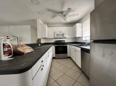 5671 NE 8TH Avenue, Oakland Park FL - photo 9 of 29