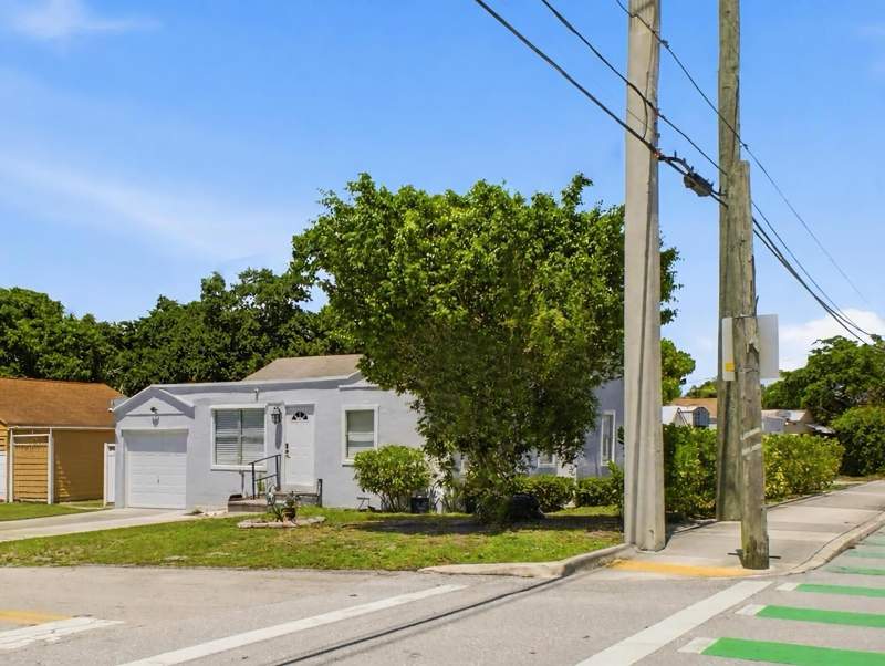 4 bedroom Single Family Residence at 801 Hampton Road, Mackle Park Plat, West Palm Beach — photo 2