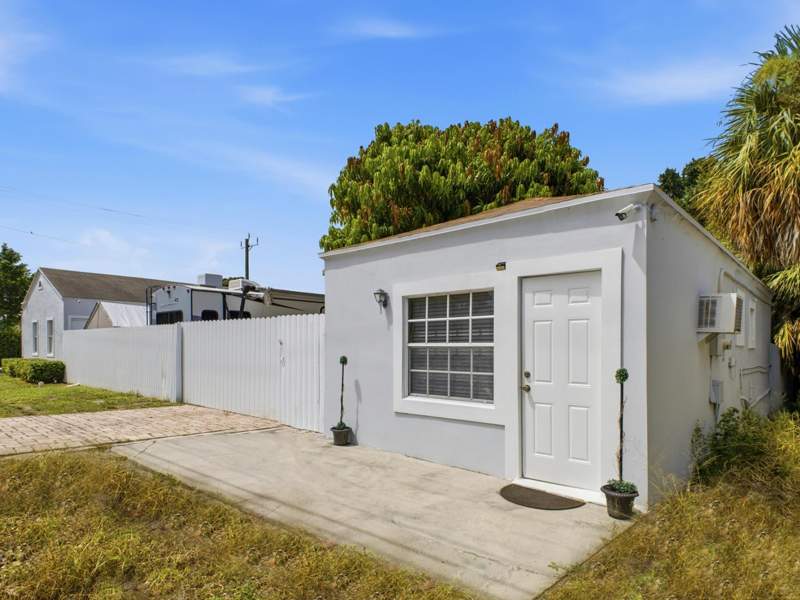 4 bedroom Single Family Residence at 801 Hampton Road, Mackle Park Plat, West Palm Beach — photo 3