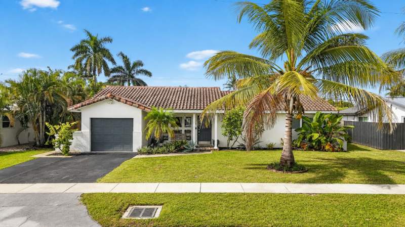 4 bedroom Single Family Residence at 438 SW 9th Avenue, Boca Raton Square Unit 1, Boca Raton — photo 2