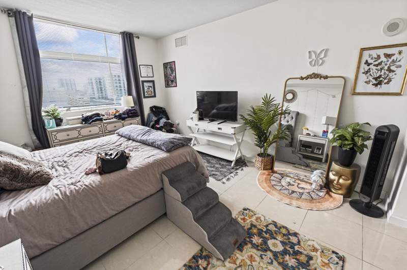 1 bedroom Condominium at 140 S Dixie Highway #823, Hollywood Station Res Condo, Hollywood — photo 4