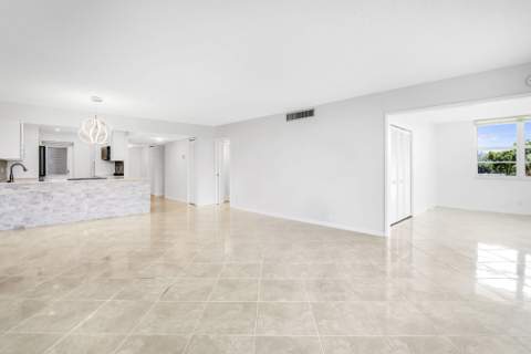 2651 S Palm Aire Drive #410, Pompano Beach FL - photo 12 of 43