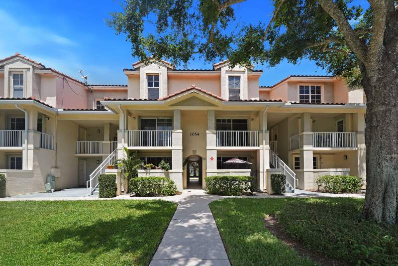 2 bedroom Condominium at 1054 University Boulevard #21, Village At Abacoa Condo, Jupiter — photo 2