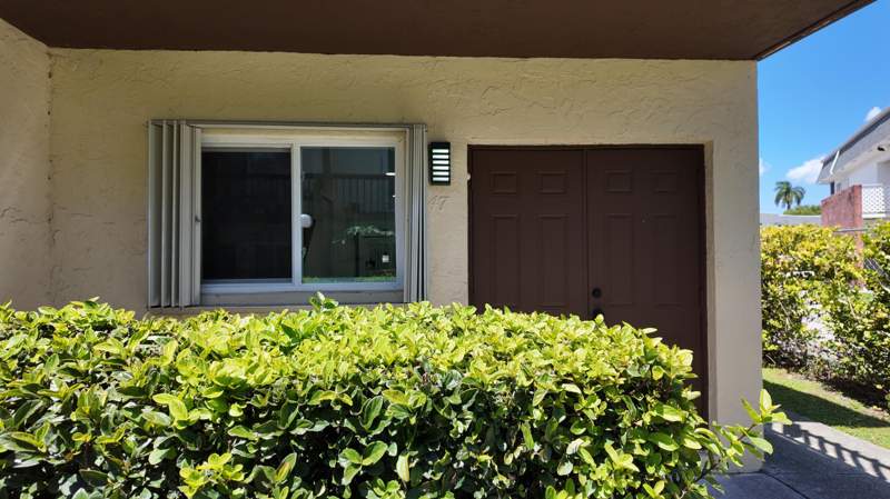 2 bedroom Townhouse at 6607 Winfield Boulevard #47, Coventry House, Margate — photo 2