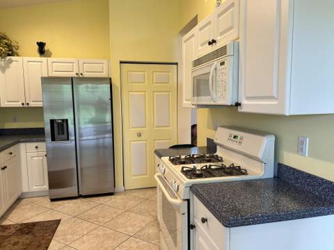438 Sunview Way, Port St. Lucie FL - photo 8 of 11