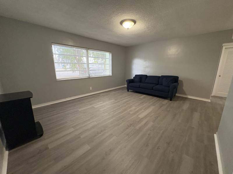 1 bedroom Condominium at 2031 Dewey Street #101, Admiral Condo Apartments Inc, Hollywood — photo 2