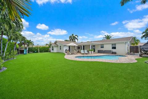 215 Golfview Drive, Tequesta FL - photo 8 of 23