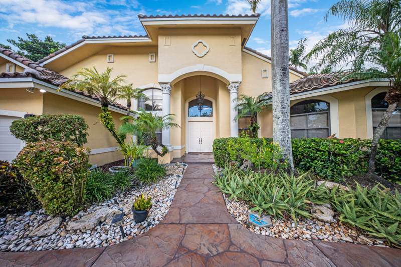 4 bedroom Single Family Residence at 2191 SW 131st Terrace, Emerald Springs Homes Of Davie, Davie — photo 2