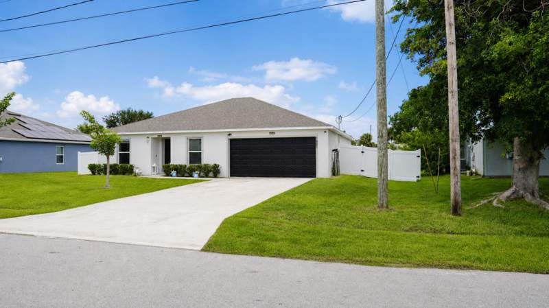 3 bedroom Single Family Residence at 1921 SE Joyner Circle, Port St Lucie Section 40, Port St. Lucie — photo 2