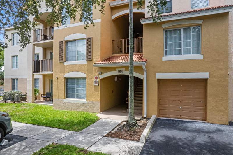 3 bedroom Condominium at 4041 San Marino Boulevard #202, Emerald Isle At Laguna Lakes Condo, West Palm Beach — photo 3