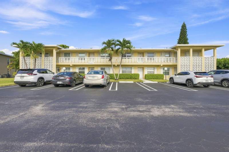 2 bedroom Condominium at 1121 Cactus Terrace #203, Pines Of Delray Condo, Delray Beach — photo 2
