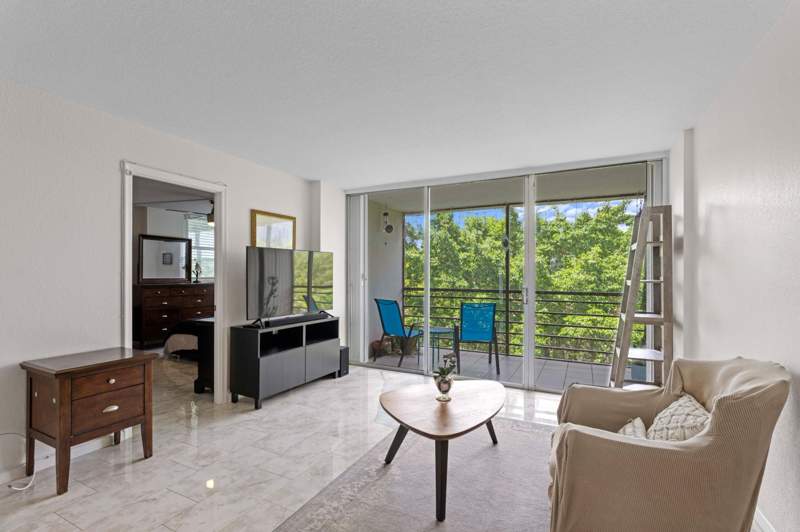 2 bedroom Condominium at 113 Royal Park Drive #4A, Royal Park Condo, Oakland Park — photo 4