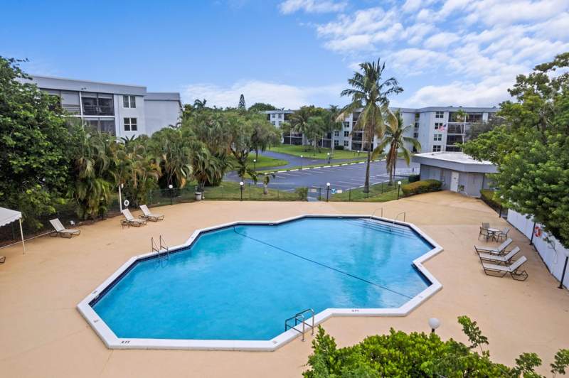 2 bedroom Condominium at 113 Royal Park Drive #4A, Royal Park Condo, Oakland Park — photo 3