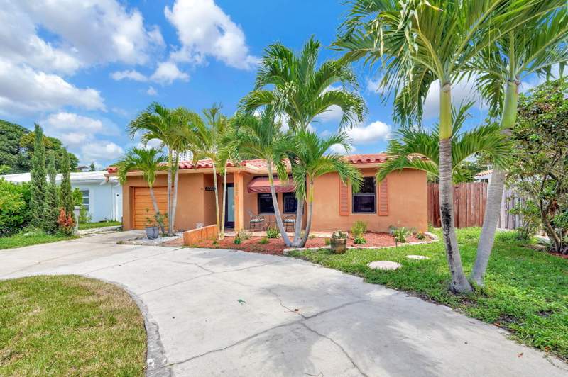 3 bedroom Single Family Residence at 300 S Riverside Drive, Pompano Beach Park, Pompano Beach — photo 3