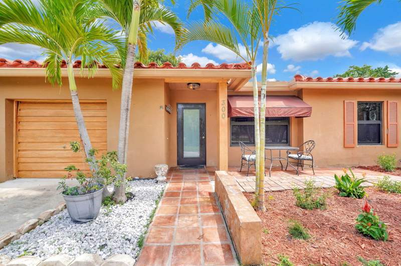 3 bedroom Single Family Residence at 300 S Riverside Drive, Pompano Beach Park, Pompano Beach — photo 4