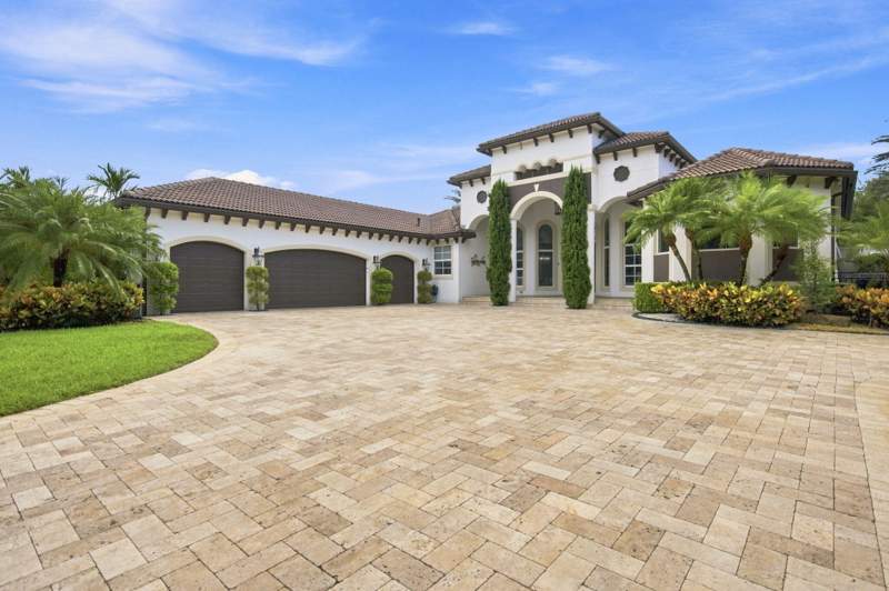 5 bedroom Single Family Residence at 4851 SW 111th Terrace, United Ranches, Davie — photo 2