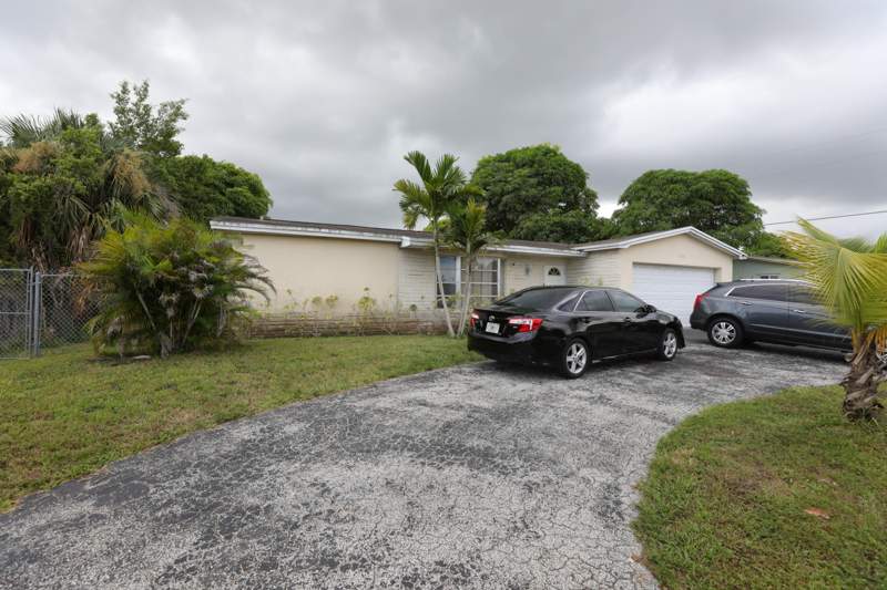 4 bedroom Single Family Residence at 3132 NW 39th Court, Oriole Estates Sec 8, Lauderdale Lakes — photo 2