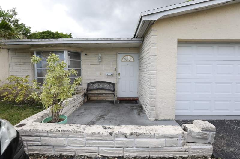 4 bedroom Single Family Residence at 3132 NW 39th Court, Oriole Estates Sec 8, Lauderdale Lakes — photo 4
