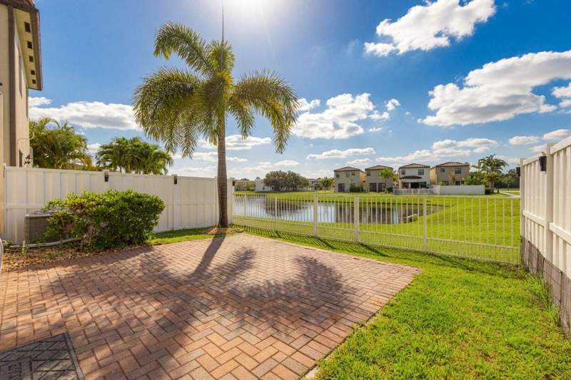 3 bedroom Single Family Residence at 3002 Butternut Lane, Mediterranea, Riviera Beach — photo 3