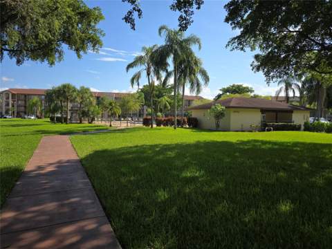 1200 SW 137th Avenue #312E, Pembroke Pines FL - photo 20 of 40