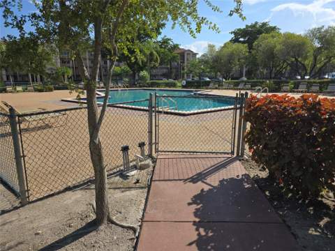 1200 SW 137th Avenue #312E, Pembroke Pines FL - photo 21 of 40