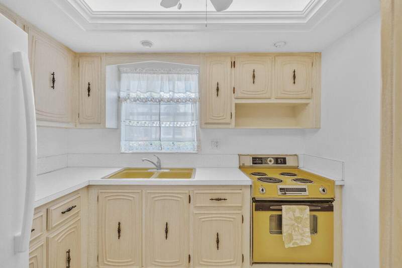 1 bedroom Condominium at 2680 Emory Drive #A, Cresthaven Villas 30 Condo, West Palm Beach — photo 5