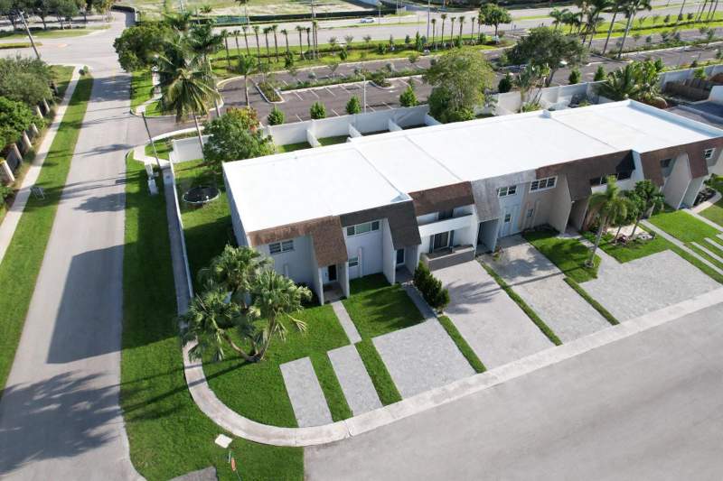 2 bedroom Townhouse at 9054 NW 35th Place, Villa Del Sol, Sunrise — photo 2