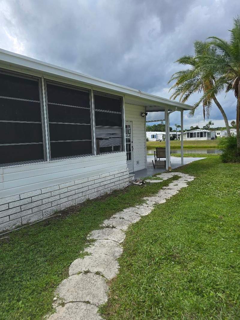 2 bedroom Manufactured Home at 504 Thames Bluff Ridge #D-23, Tropical Isles, Fort Pierce — photo 4