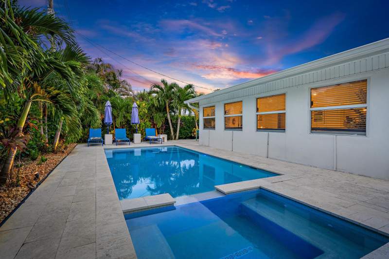 3 bedroom Single Family Residence at 570 N Dover Road, Jupiter In The Pines Sec B, Tequesta — photo 2
