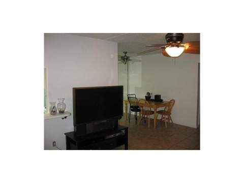 2400 NE 10th Street #305, Pompano Beach FL - photo 9 of 16