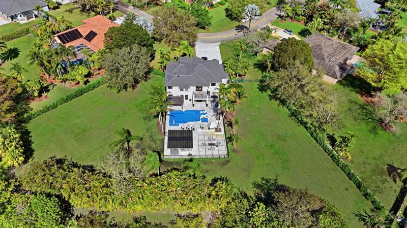 5 bedroom Single Family Residence at 3541 Carlton Lane, Carlton Estates-2, Davie — photo 3