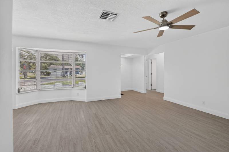 5 bedroom Single Family Residence at 3390 NW 42nd Street, Oriole Estates Sec 6, Lauderdale Lakes — photo 2