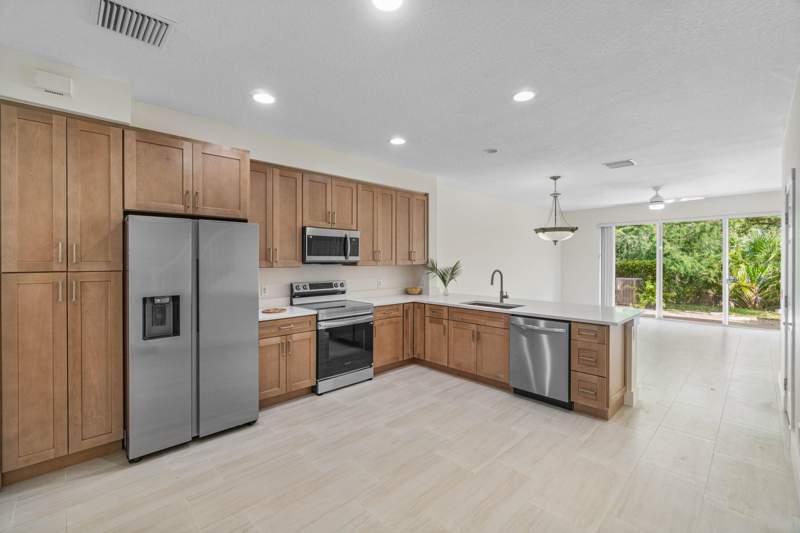 3 bedroom Townhouse at 1182 Pinewood Lake Court, Pinewood Lake, Greenacres — photo 5