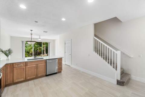 1182 Pinewood Lake Court, Greenacres FL - photo 7 of 54