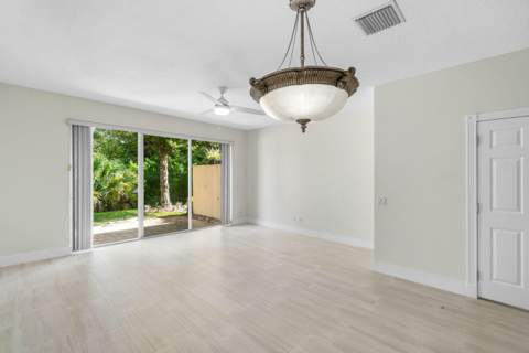 1182 Pinewood Lake Court, Greenacres FL - photo 9 of 54