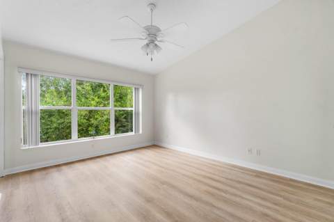 1182 Pinewood Lake Court, Greenacres FL - photo 15 of 54