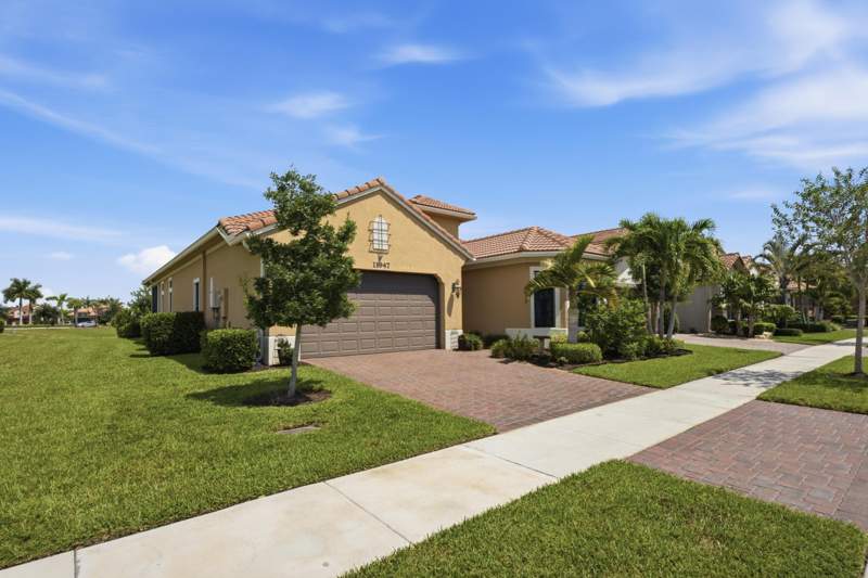 2 bedroom Single Family Residence at 11947 Haga Run, Parkland Royale, Parkland — photo 2