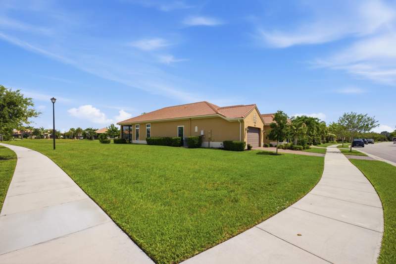 2 bedroom Single Family Residence at 11947 Haga Run, Parkland Royale, Parkland — photo 3