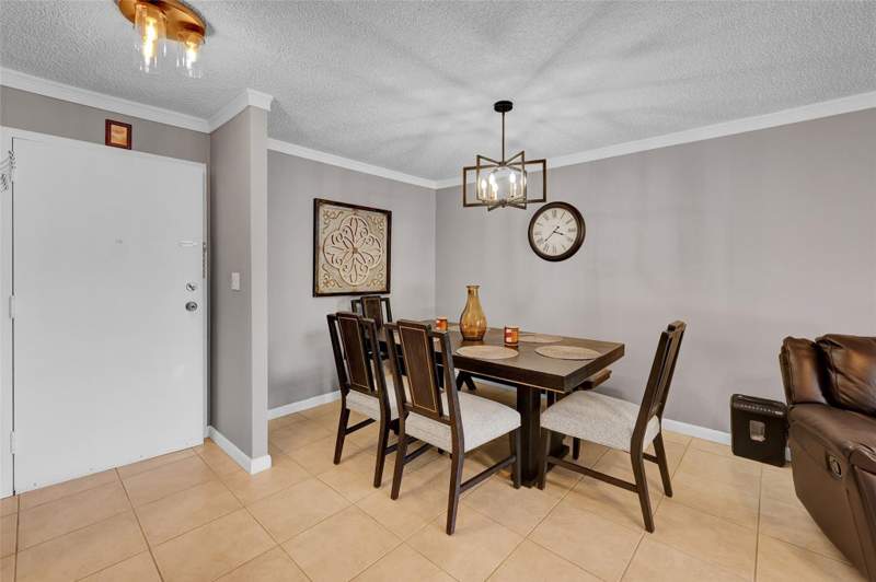 2 bedroom Condominium at 8260 SW 24th Street #6112, Oakbrook Village, North Lauderdale — photo 2